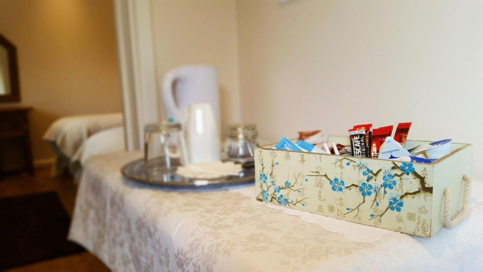 Miltons Country Lodge Lower Langford エクステリア 写真